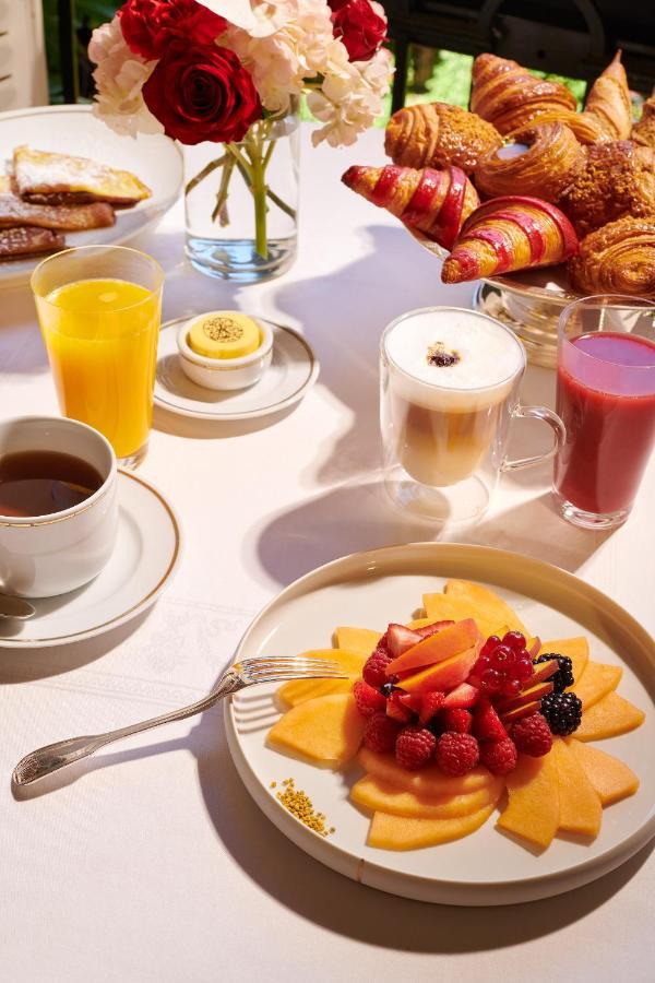 Hotel Plaza Athenee - Dorchester Collection Paris