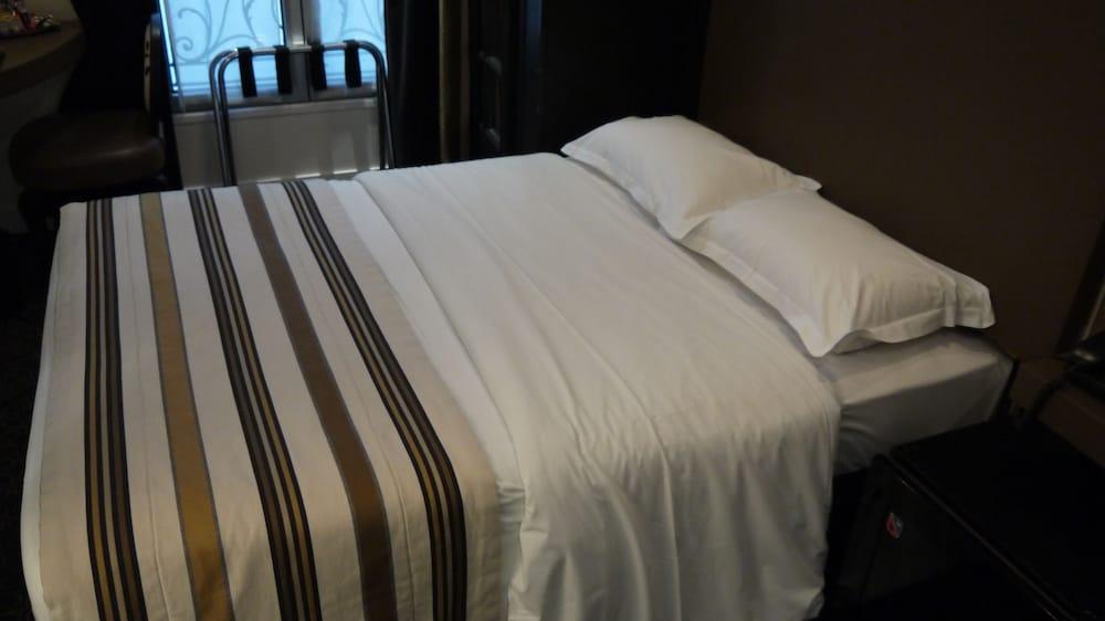 Star Champs-elysees 4*