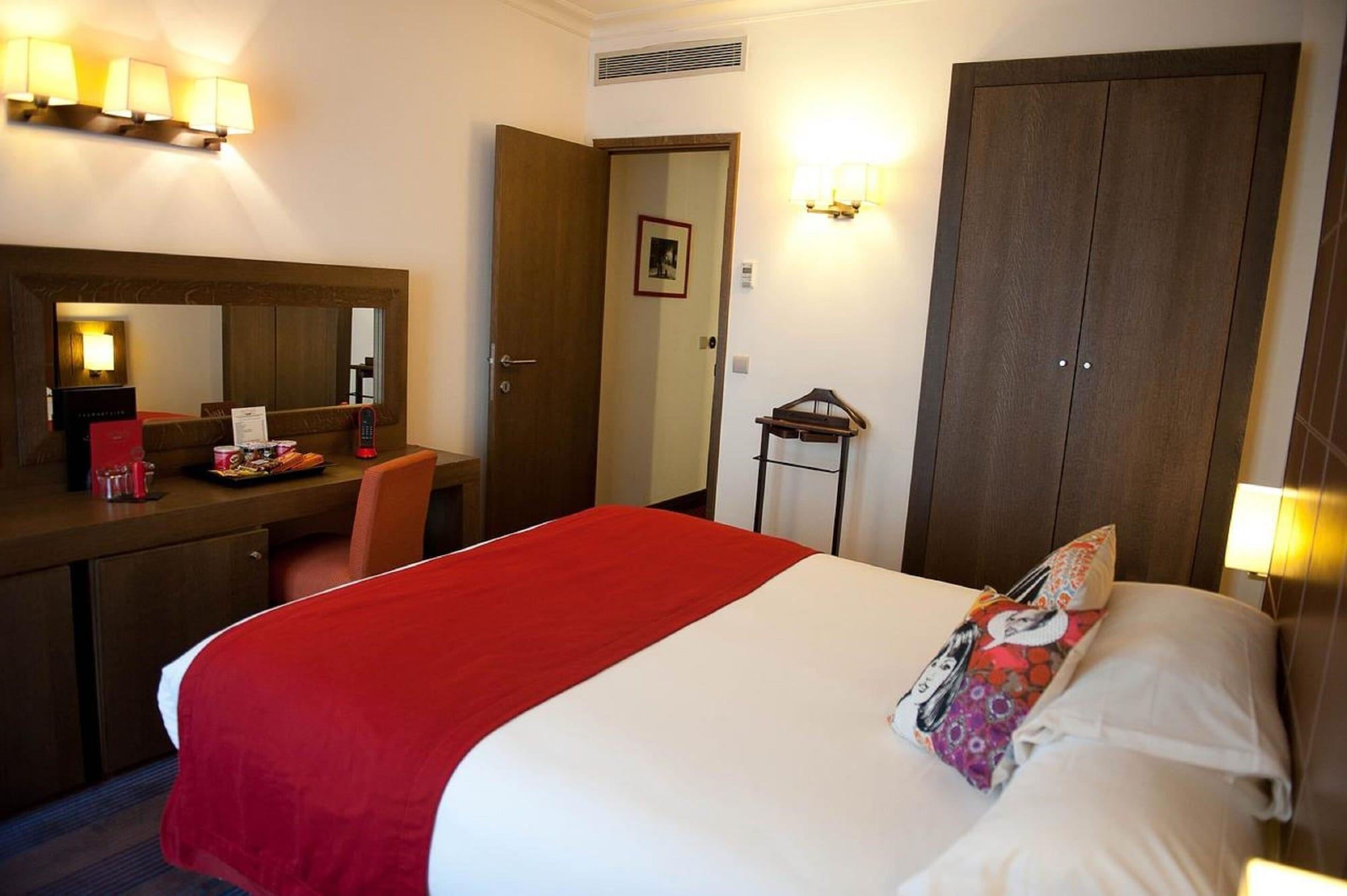 Hotel Westside Arc De Triomphe 4*