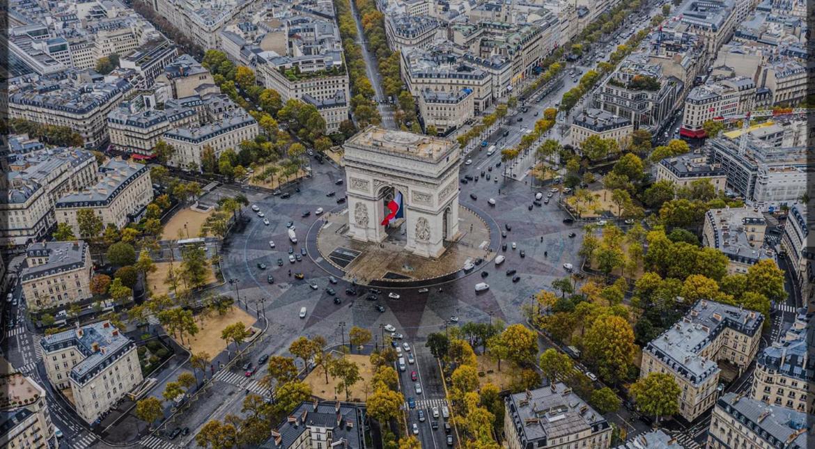 Arc De Triomphe * Paris