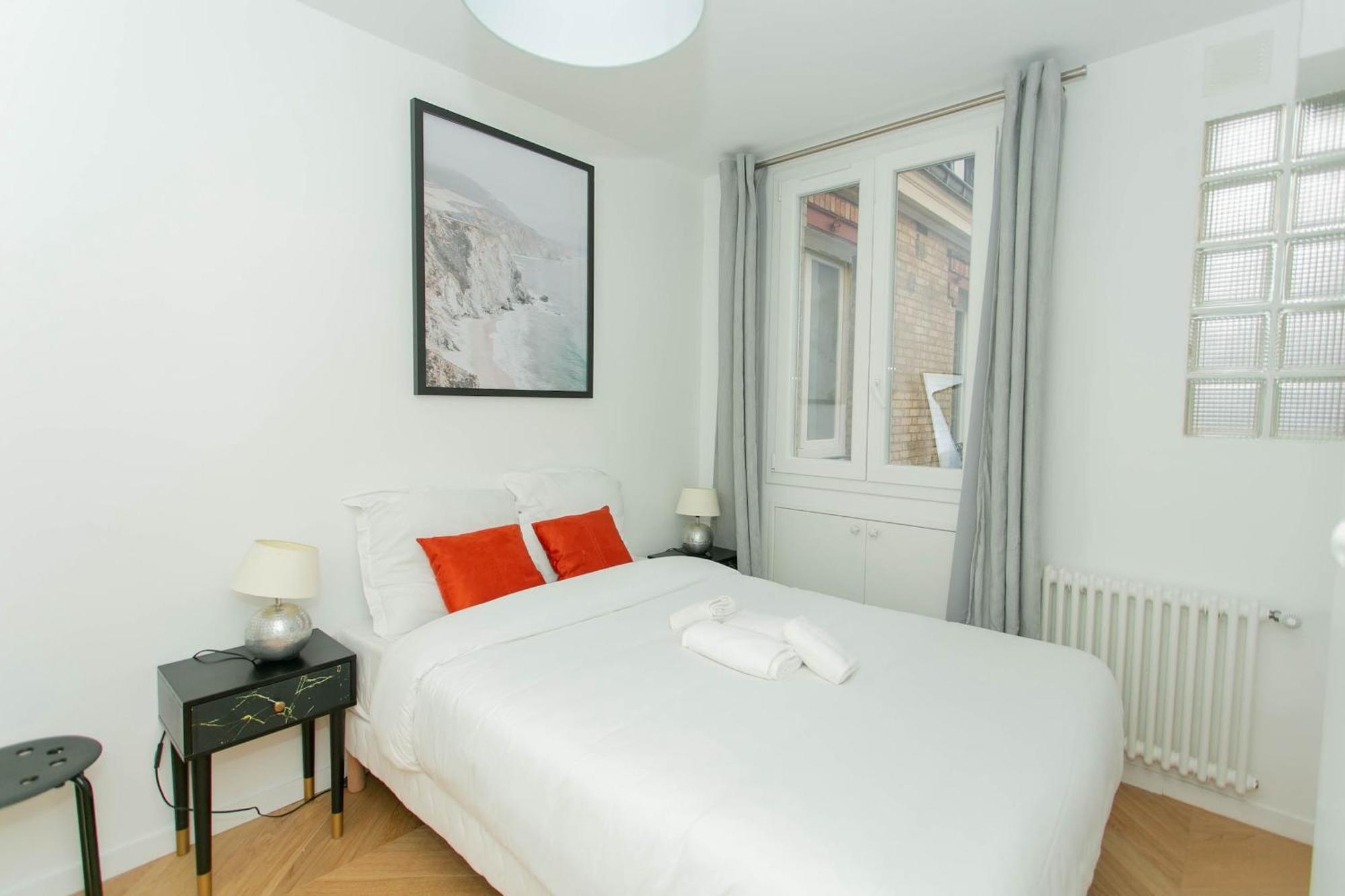 Cozy 2br Near Champs-elysees Apartment Paris