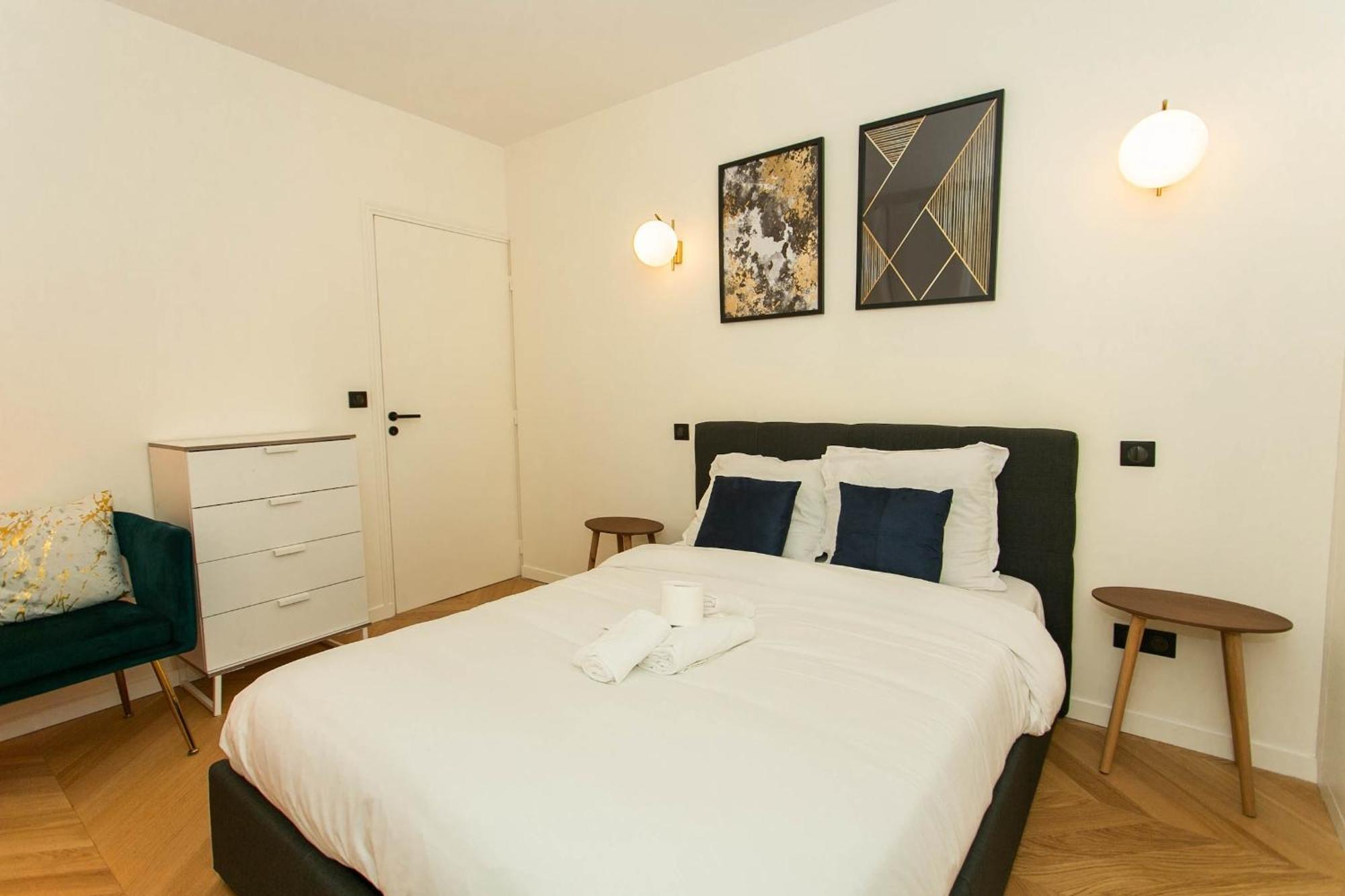 Cozy 2br Near Champs-elysees Apartment