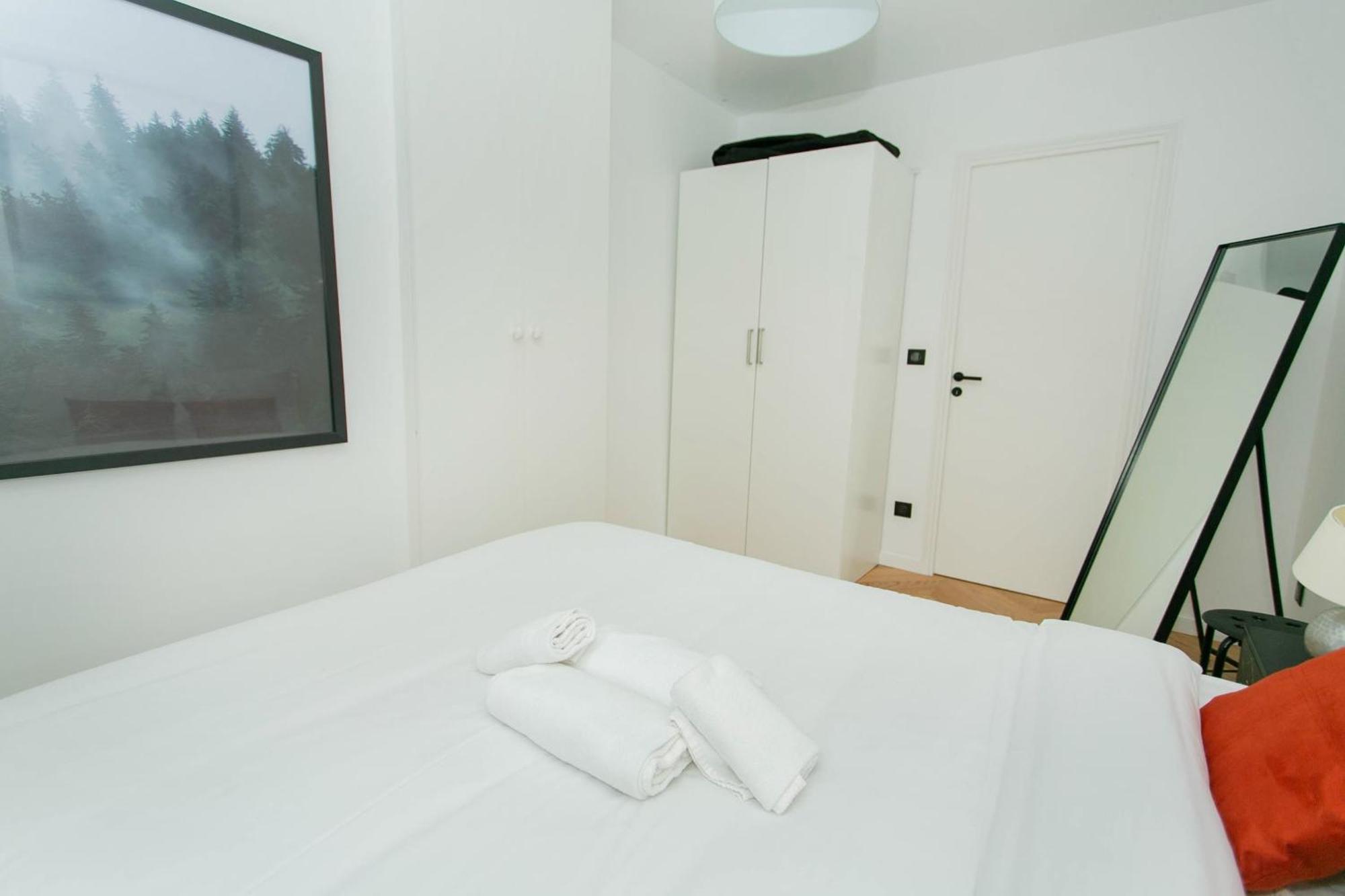 Cozy 2br Near Champs-elysees Apartment Paris