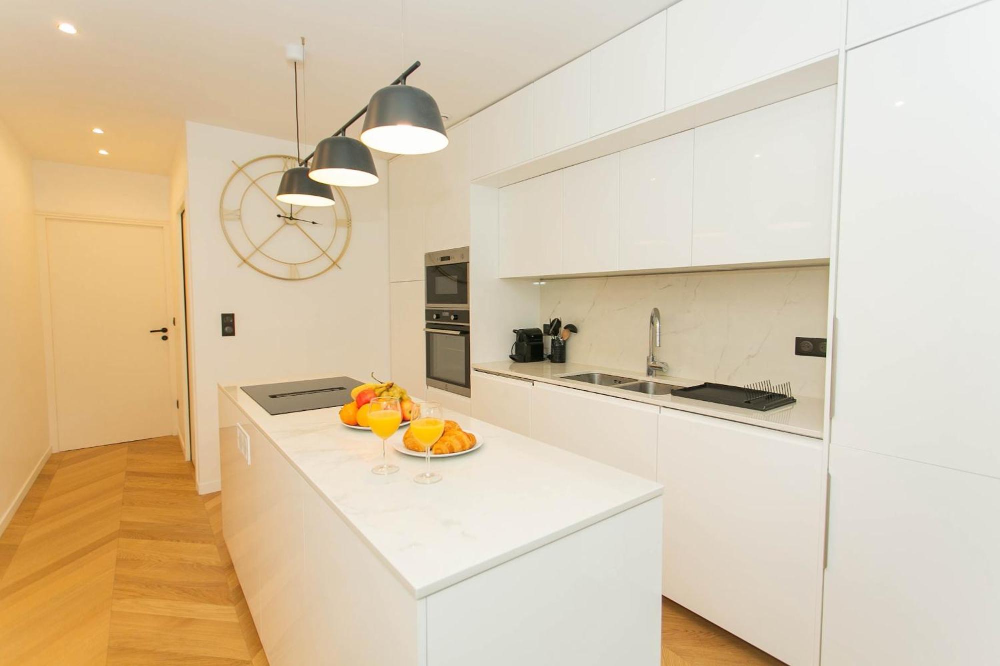 Cozy 2br Near Champs-elysees Apartment