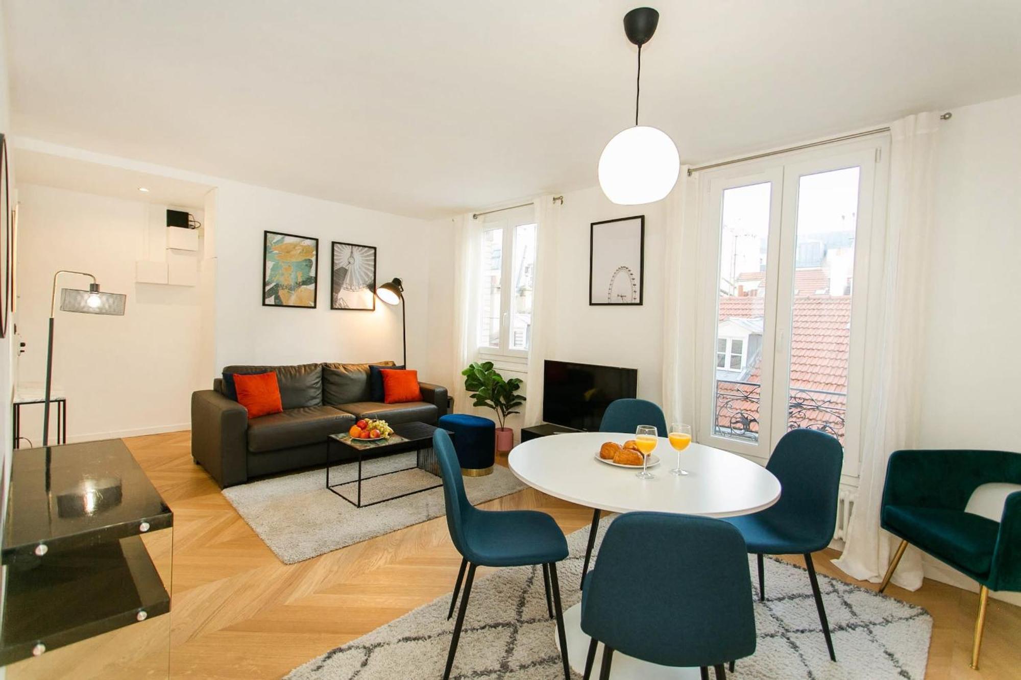 Cozy 2br Near Champs-elysees Paris
