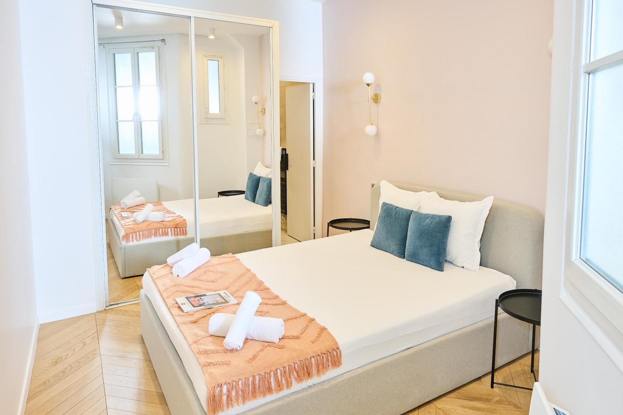 Champs Elysées!montaigne, New Luxurious 6pers Flat Appartement