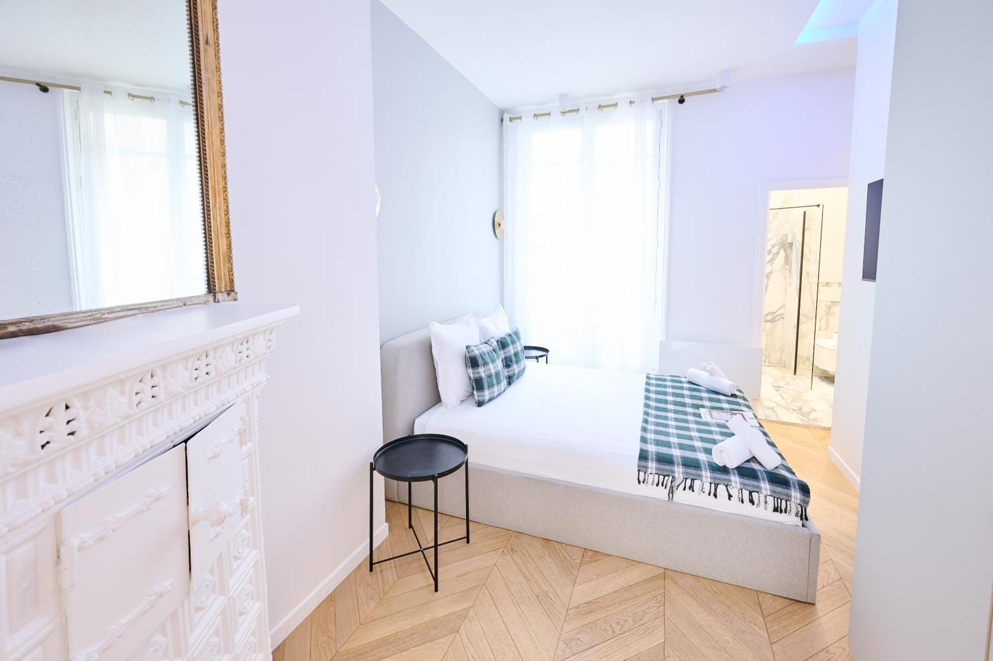 Champs Elysées!montaigne, New Luxurious 6pers Flat Appartement *
