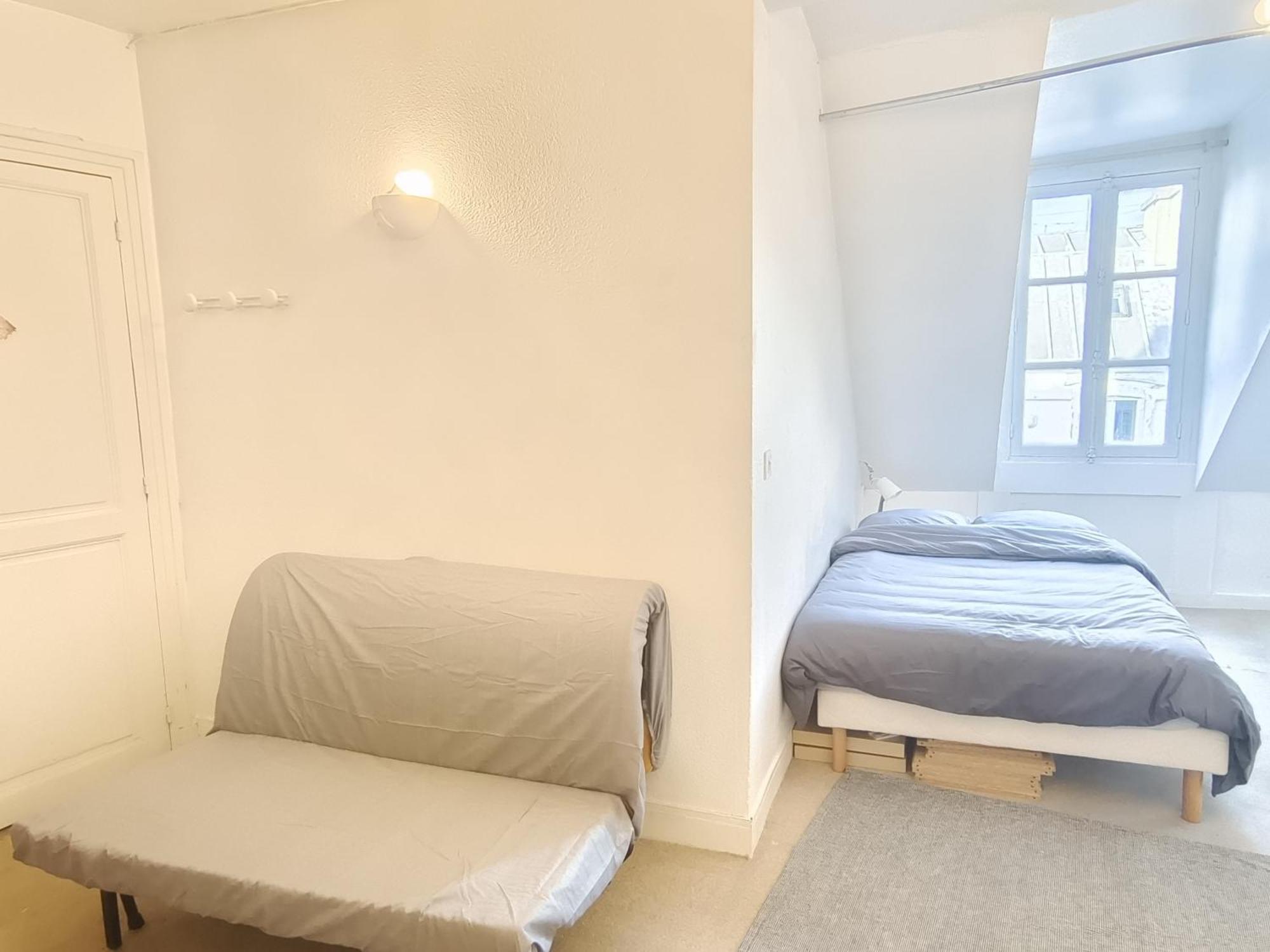 4 Personnes Au Centre - Chatelet