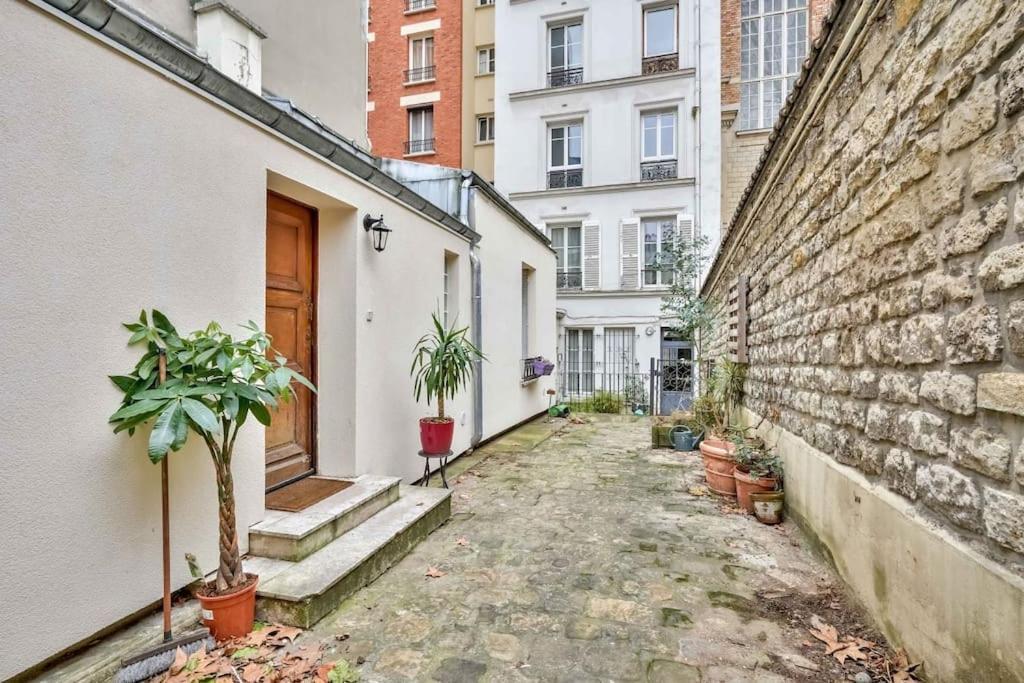 Stunning House With Garden 1 Minute From The Metro Hébergement de vacances