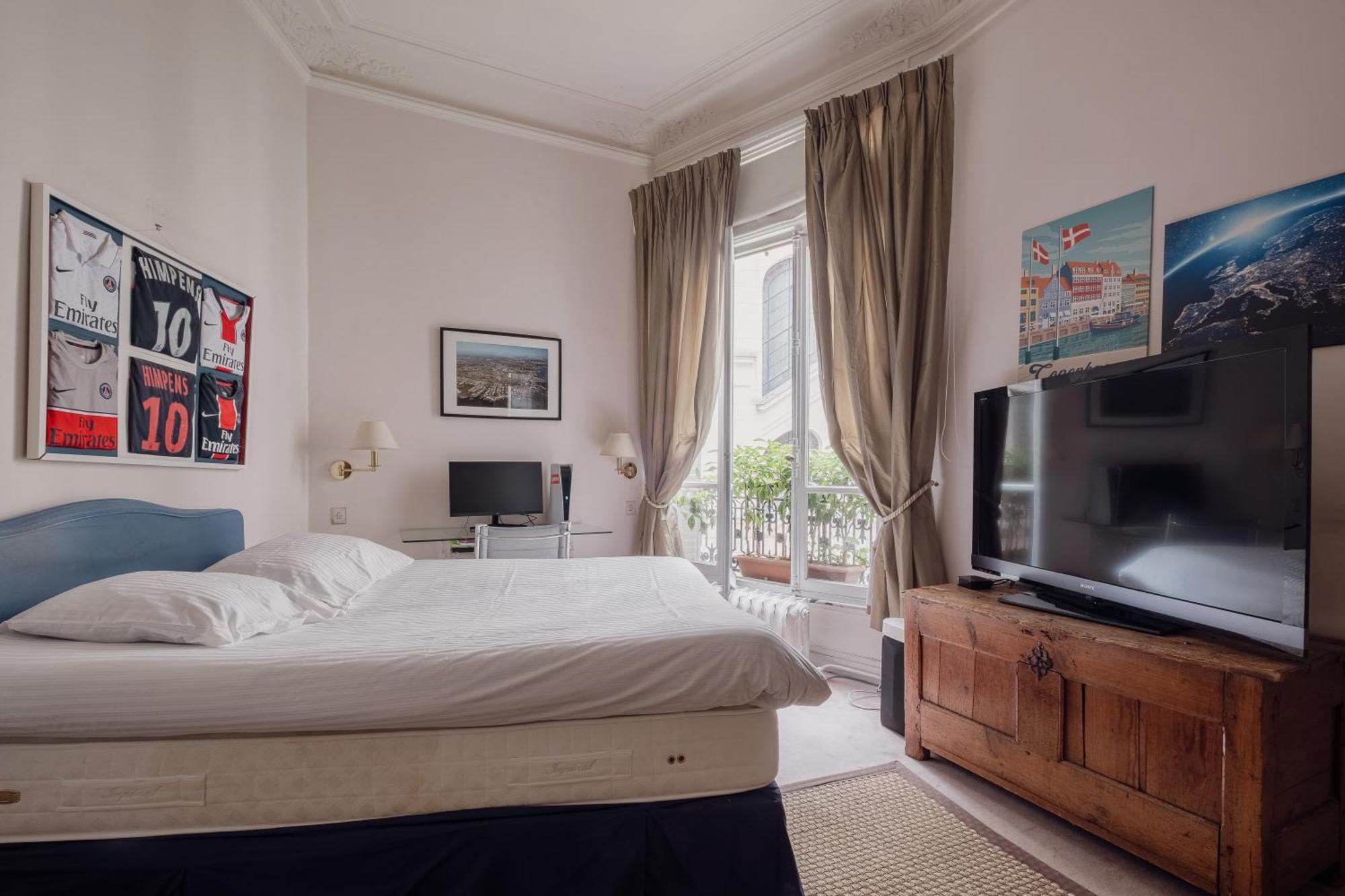 Veeve - Gilded Dreams Apartment Paris
