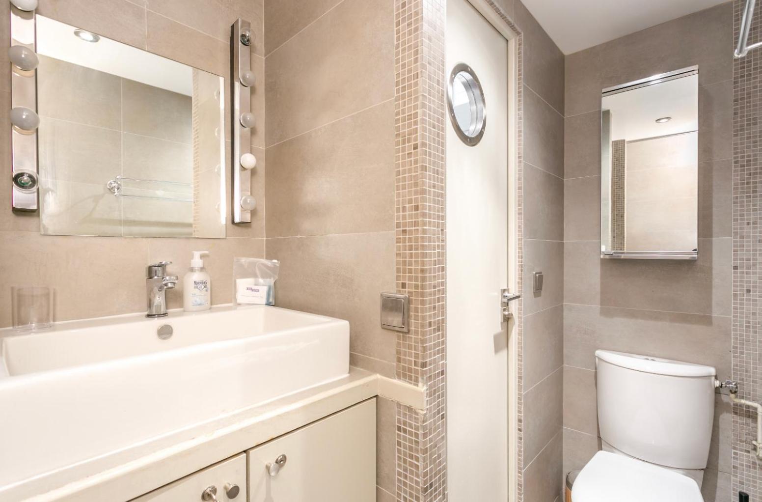 Du Lion/ac Historic Flat, Marais, 4-5 Guests Apartment Paris