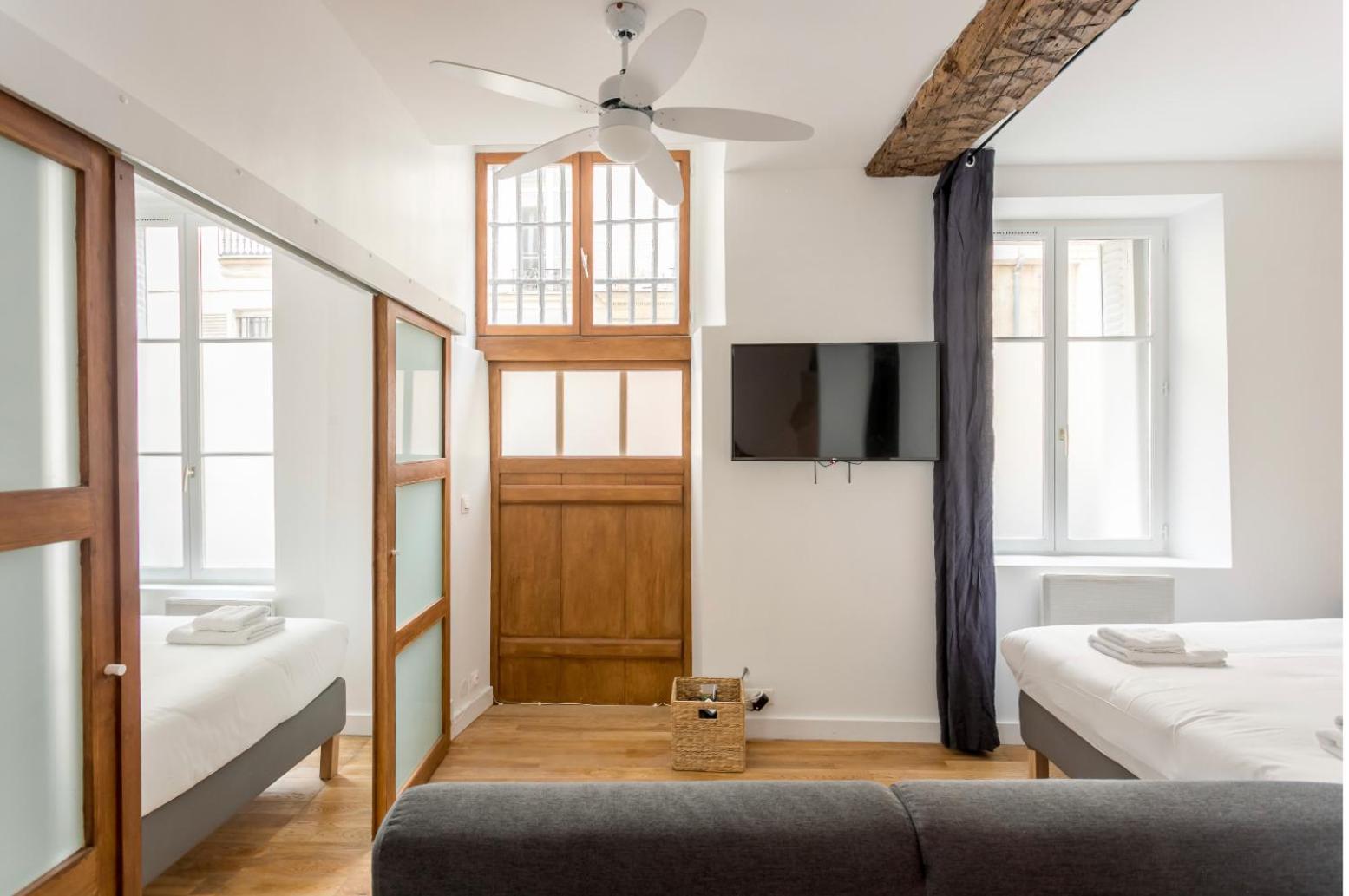 Apartment Du Lion/ac Historic Flat, Marais, 4-5 Guests *