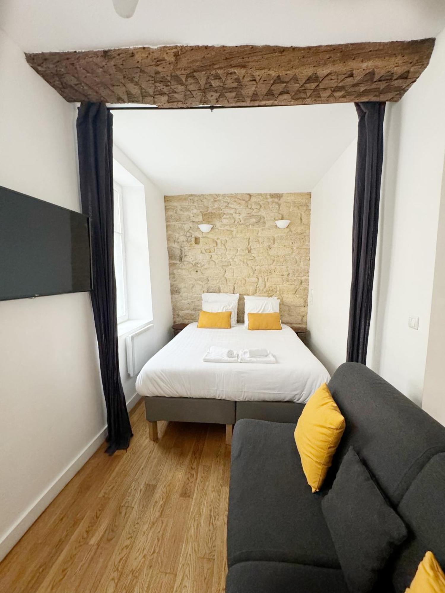 Apartment Du Lion/ac Historic Flat, Marais, 4-5 Guests *