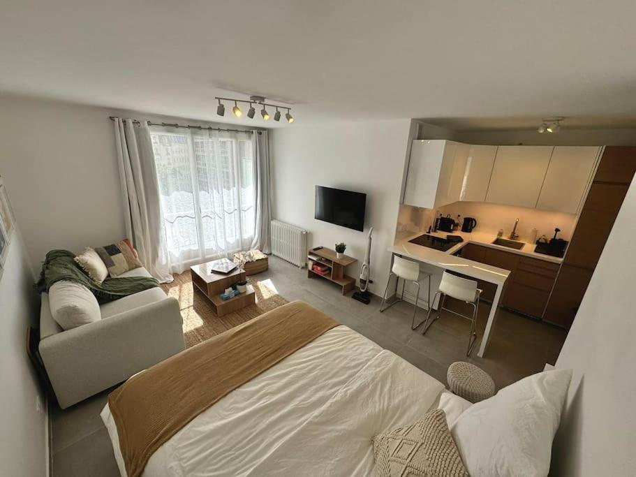 Newly Refurbished Modern Apartment Paris