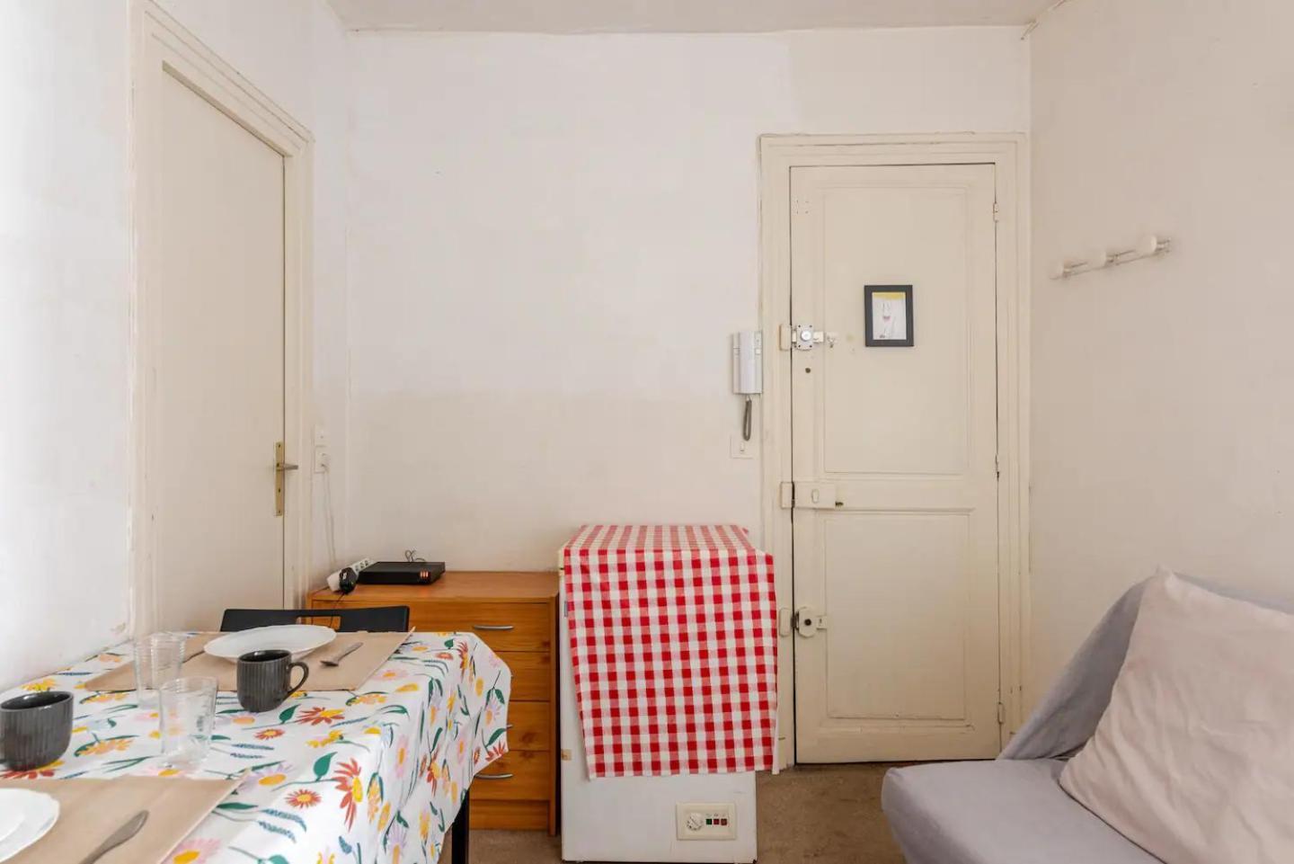 4 Personnes Au Centre - Chatelet