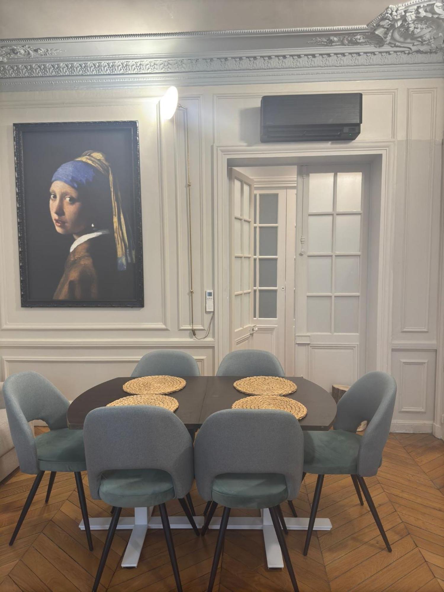 Concorde, Rue Royale- 6 Places Apartment *