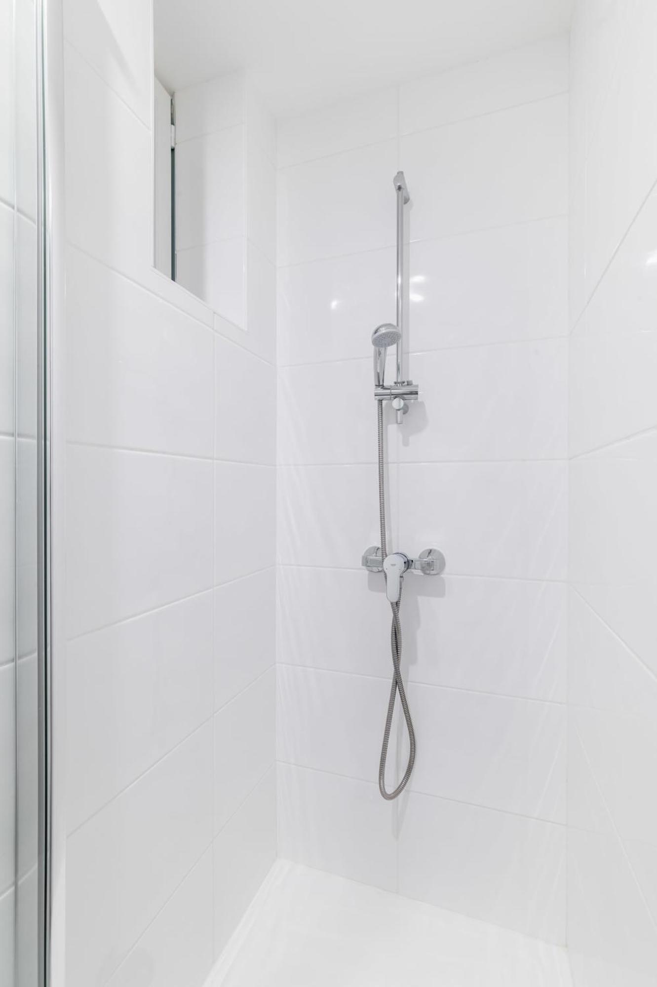Neuf Metro Jaures- 19 - 2p - Flat-guest * Paris