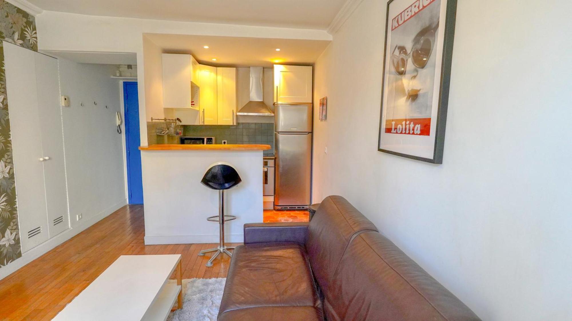 011 Grand Sunny Flat At Montorgeuil Paris