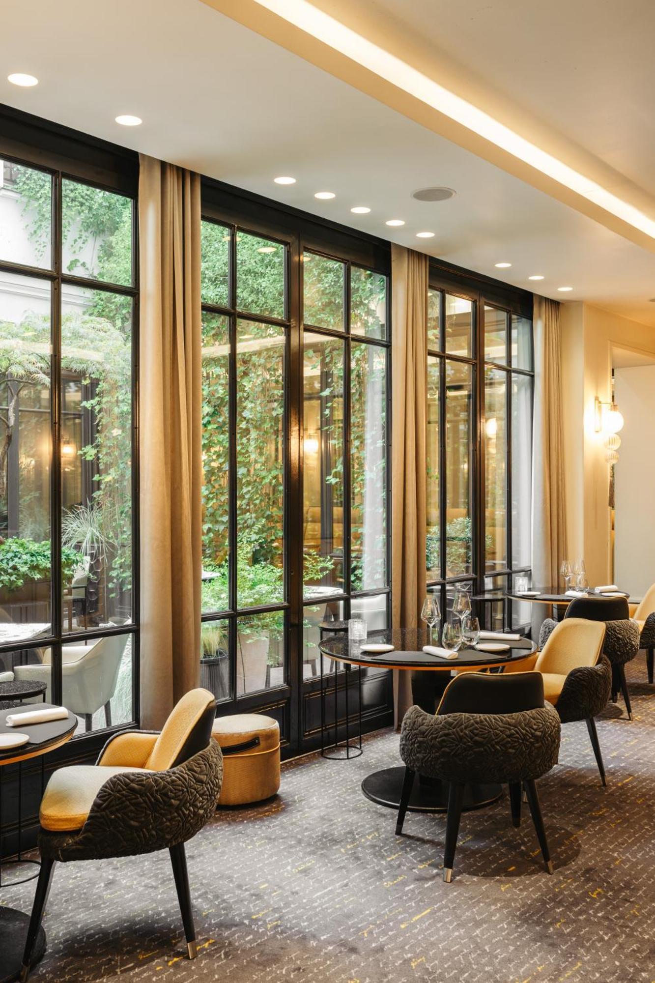 Hotel Le Burgundy Paris