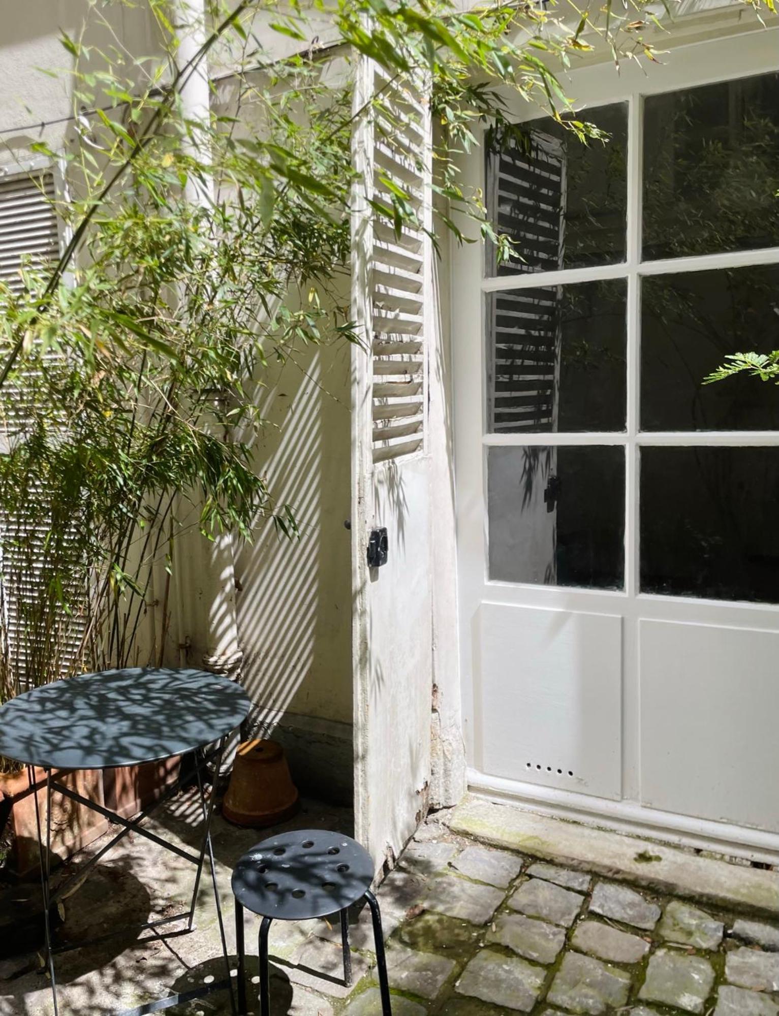 Chic Neighborhood Charming Courtyard 7th