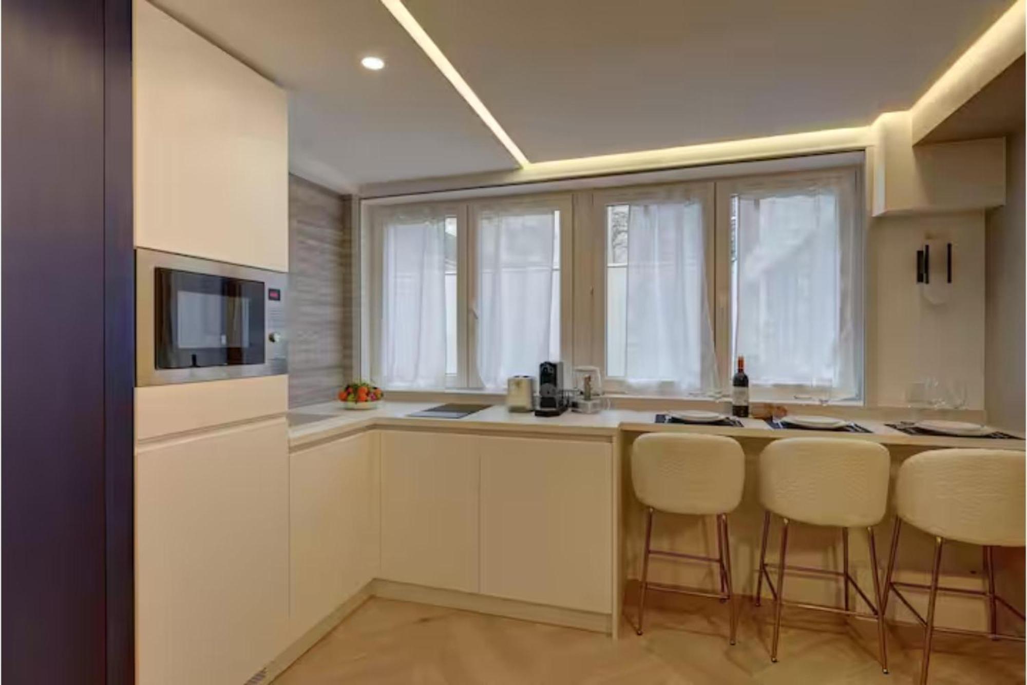 Apartment Ac Champs De Mars Eiffel Tower By Prestige *