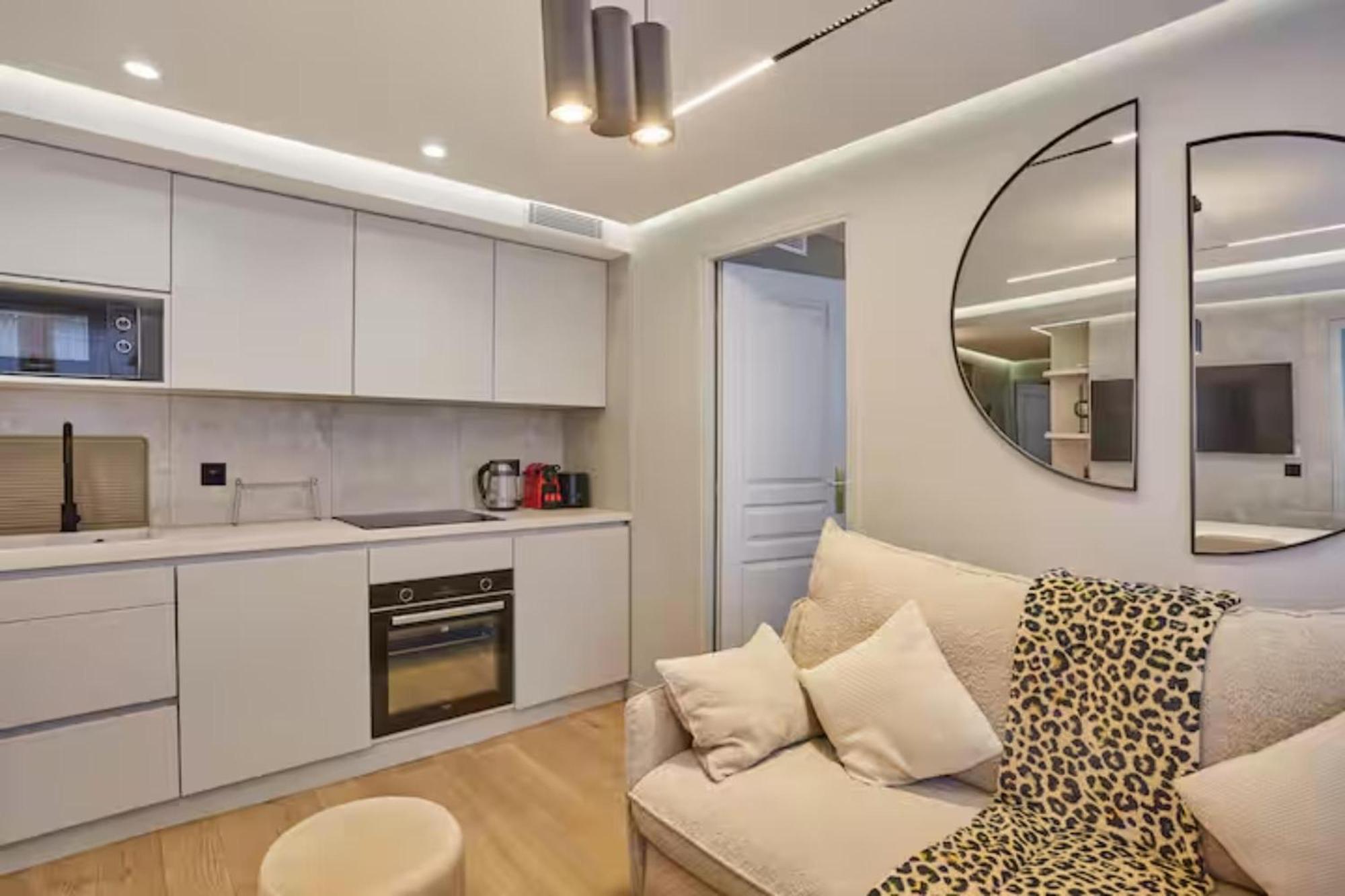 Apartment Ac Champs De Mars Eiffel Tower By Prestige