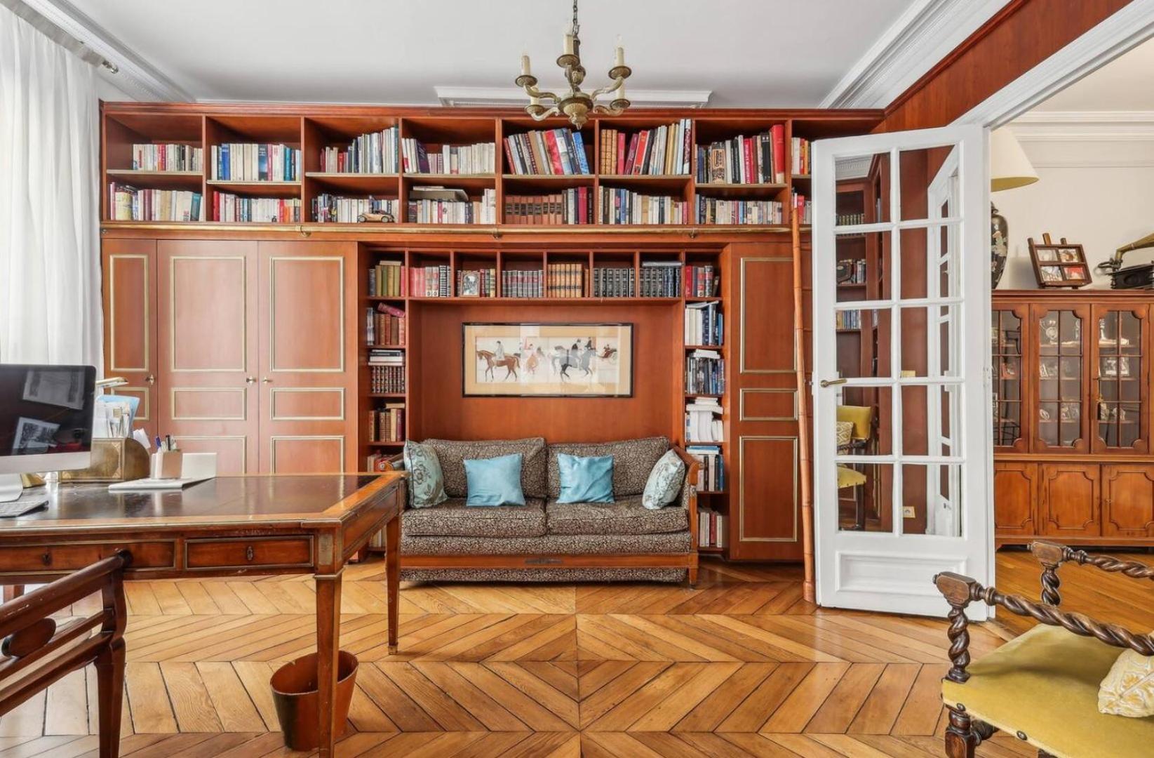 A Prestigious Location In Apartment