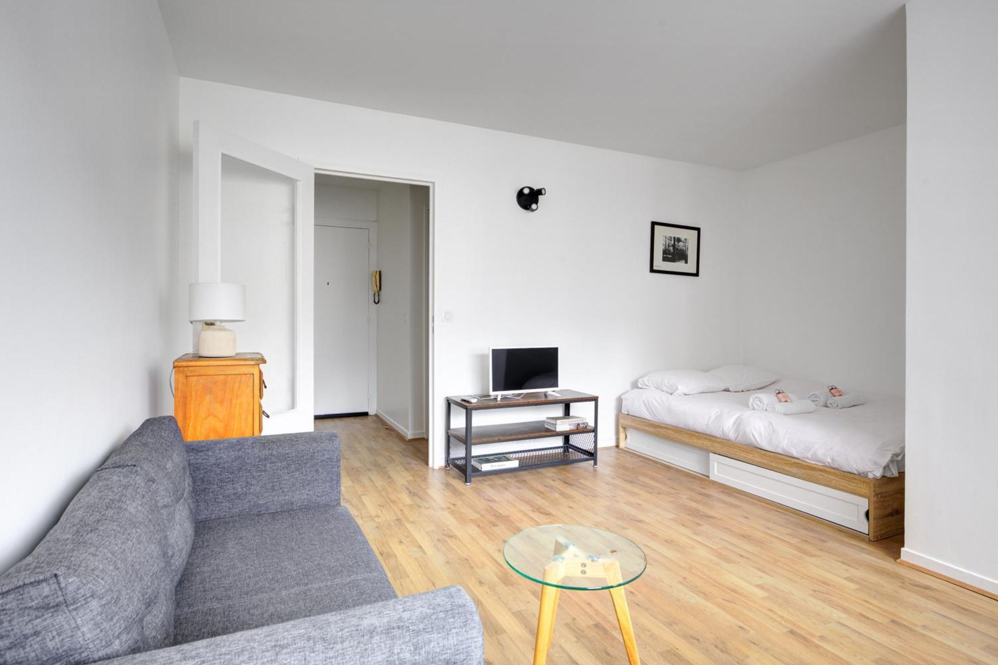Lea Beautiful Parisian Apartment