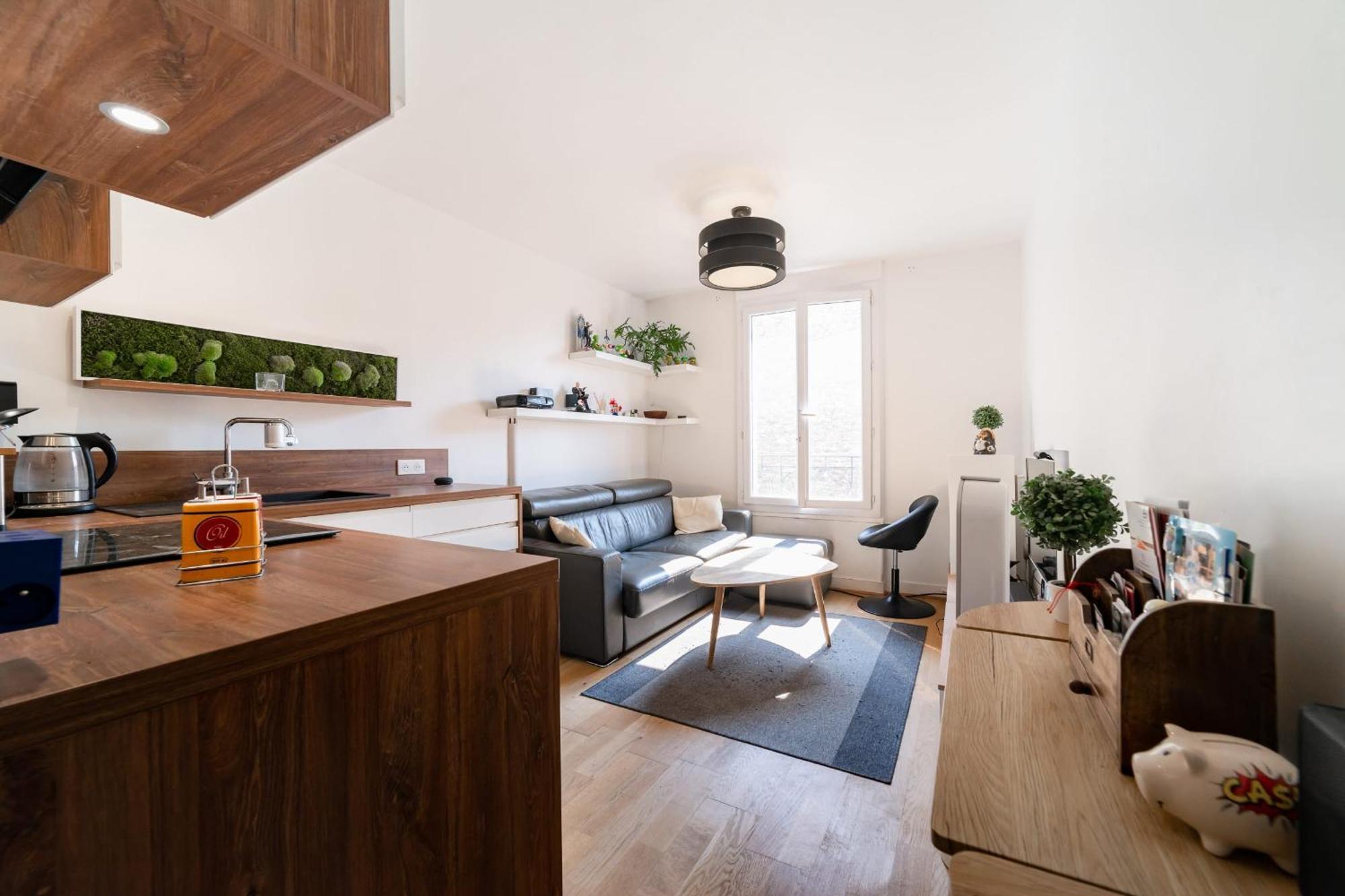 Superb Bright Apartment