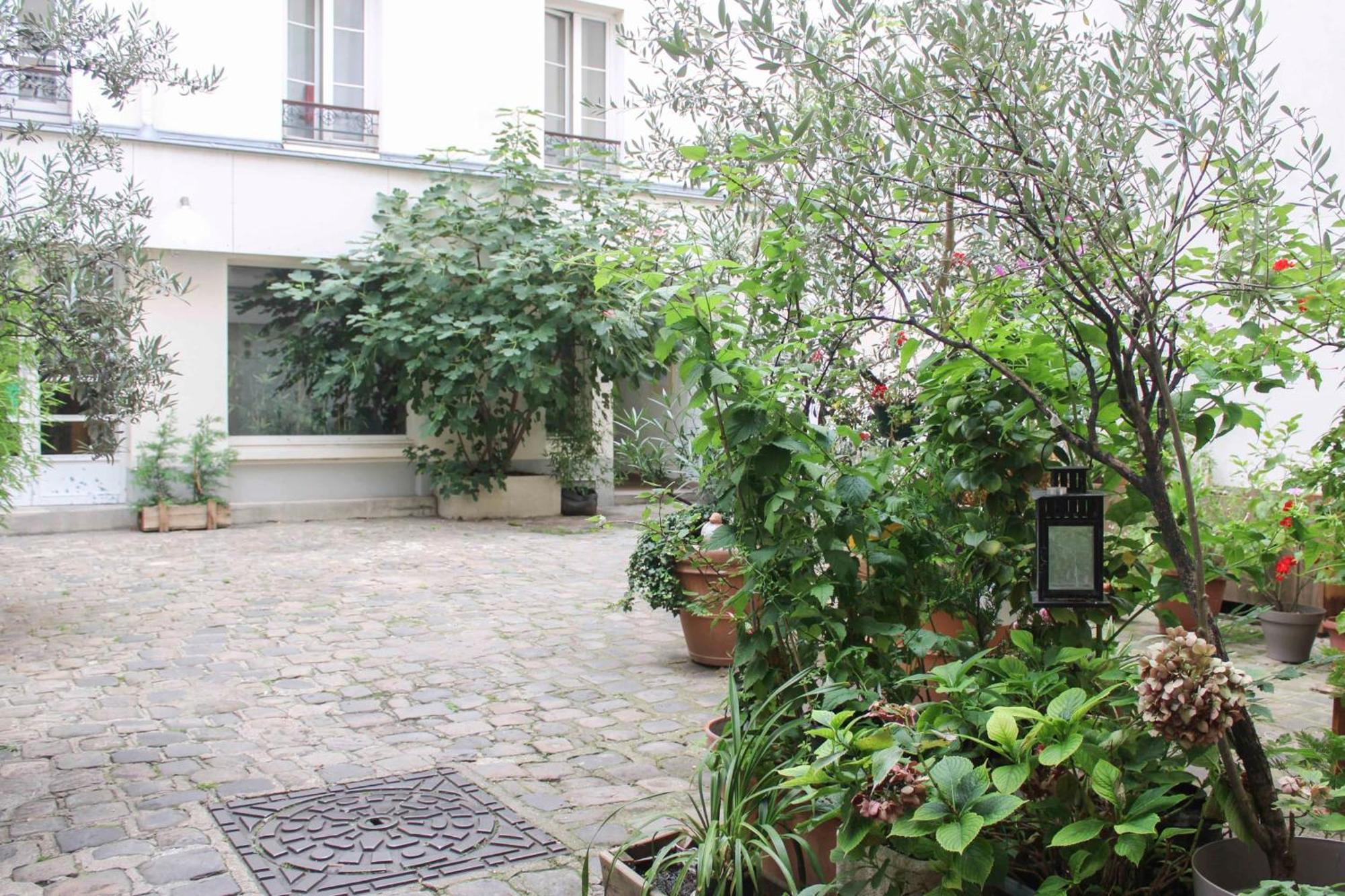 Apartment Charming In The Heart Of The 18th Paris