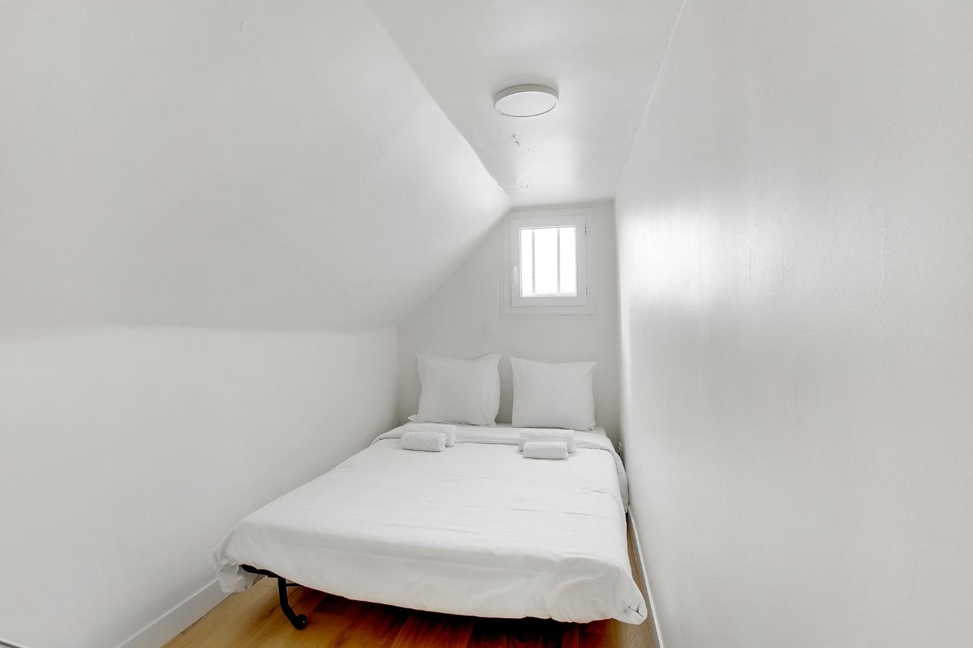 - Notre-dame Apartment