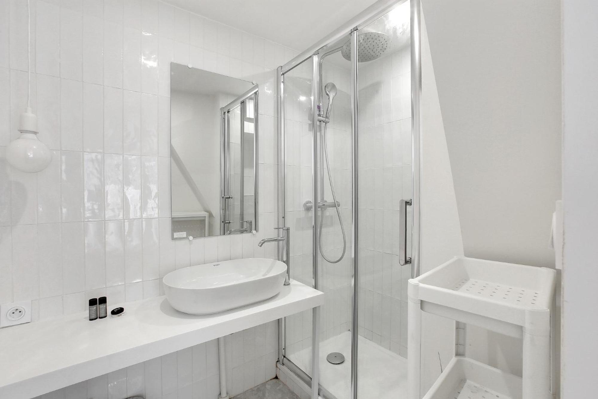 - Notre-dame Apartment *