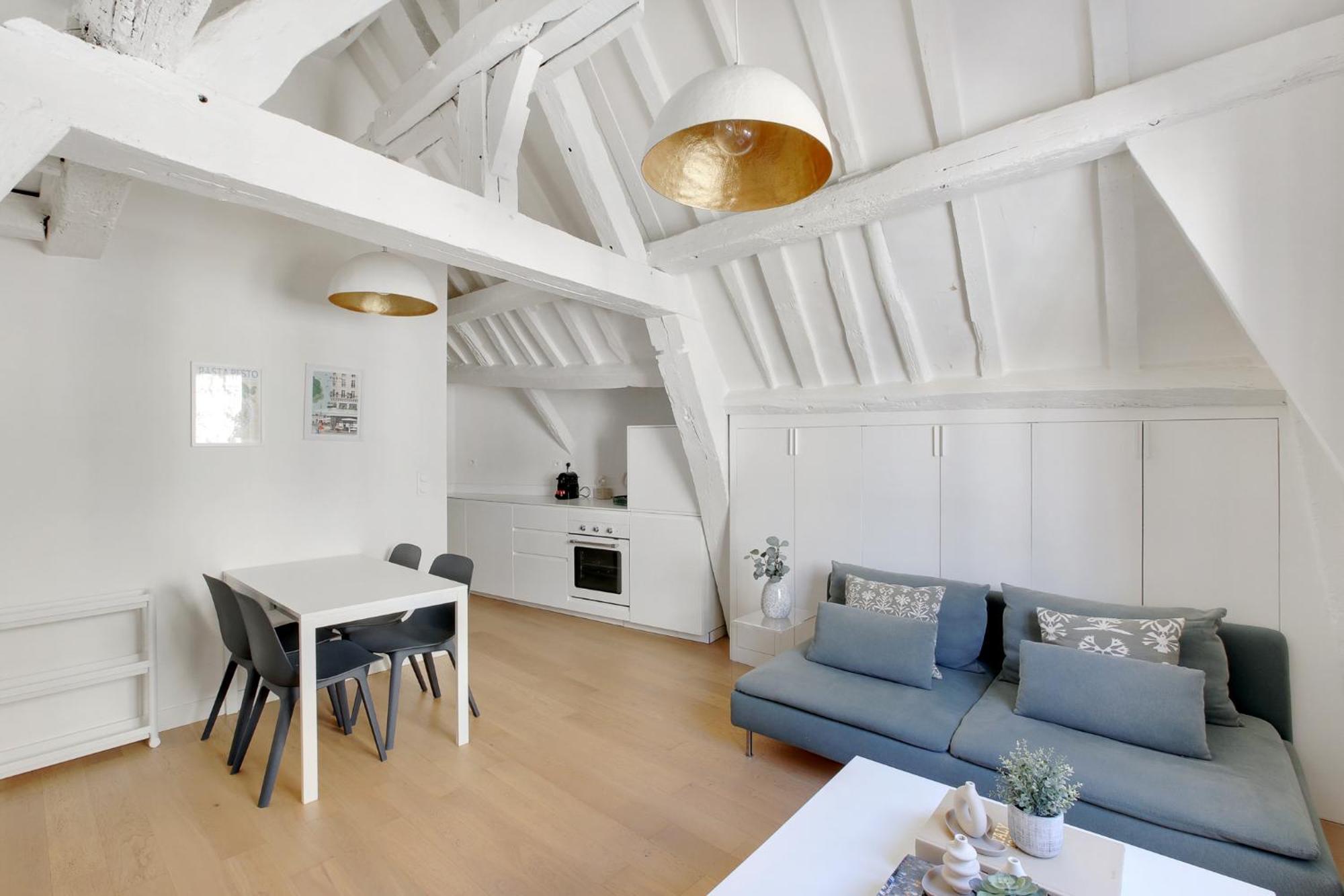 - Notre-dame Apartment
