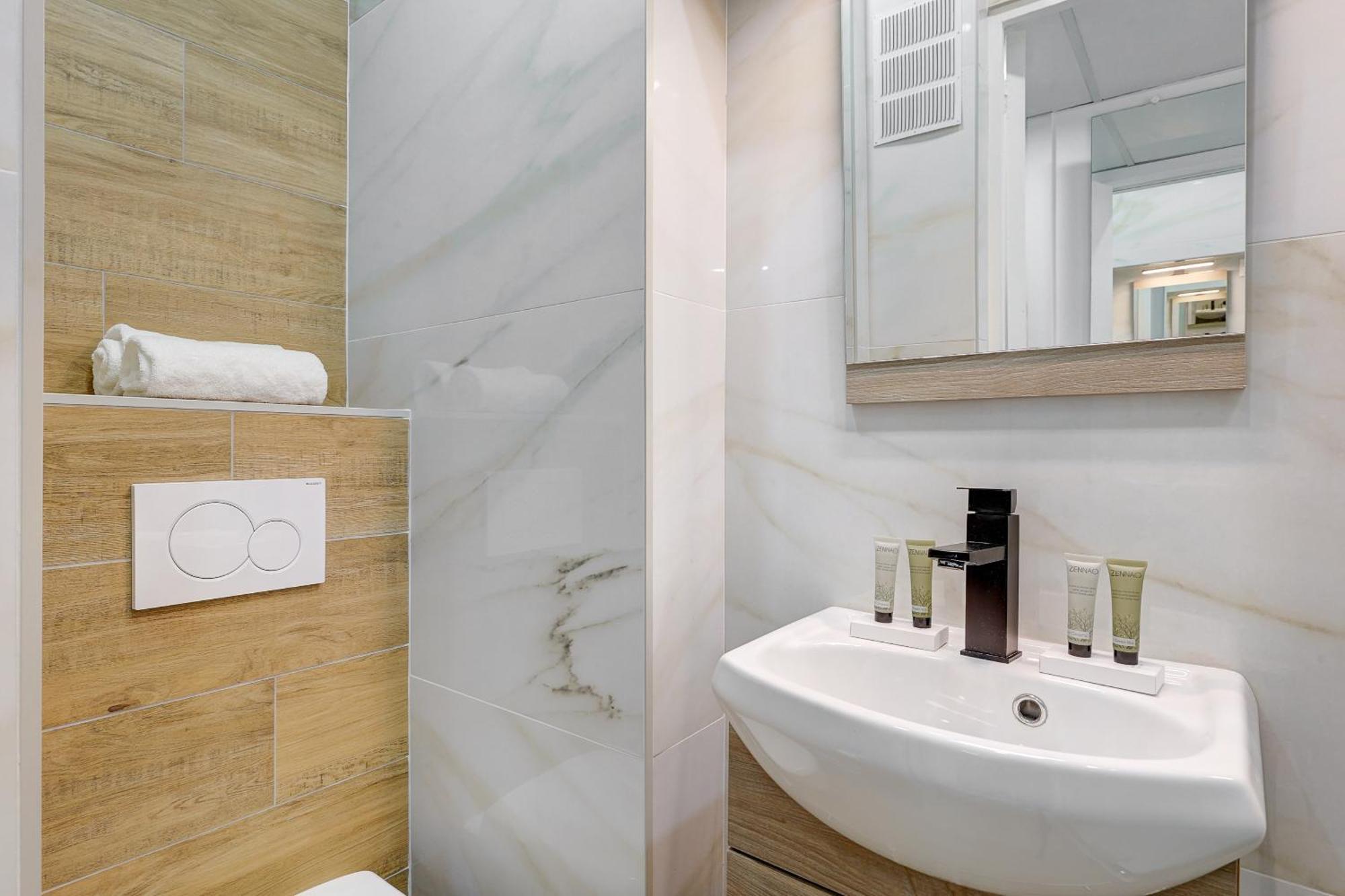 Appartement Sur Les Champs Elysees