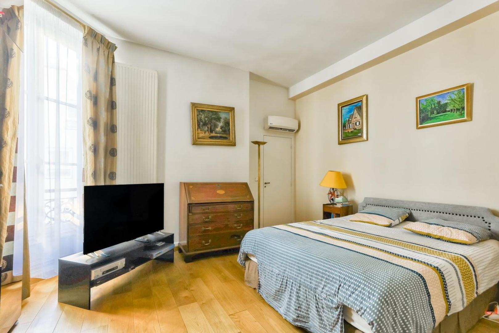 A Prestigious Location In Apartment Paris