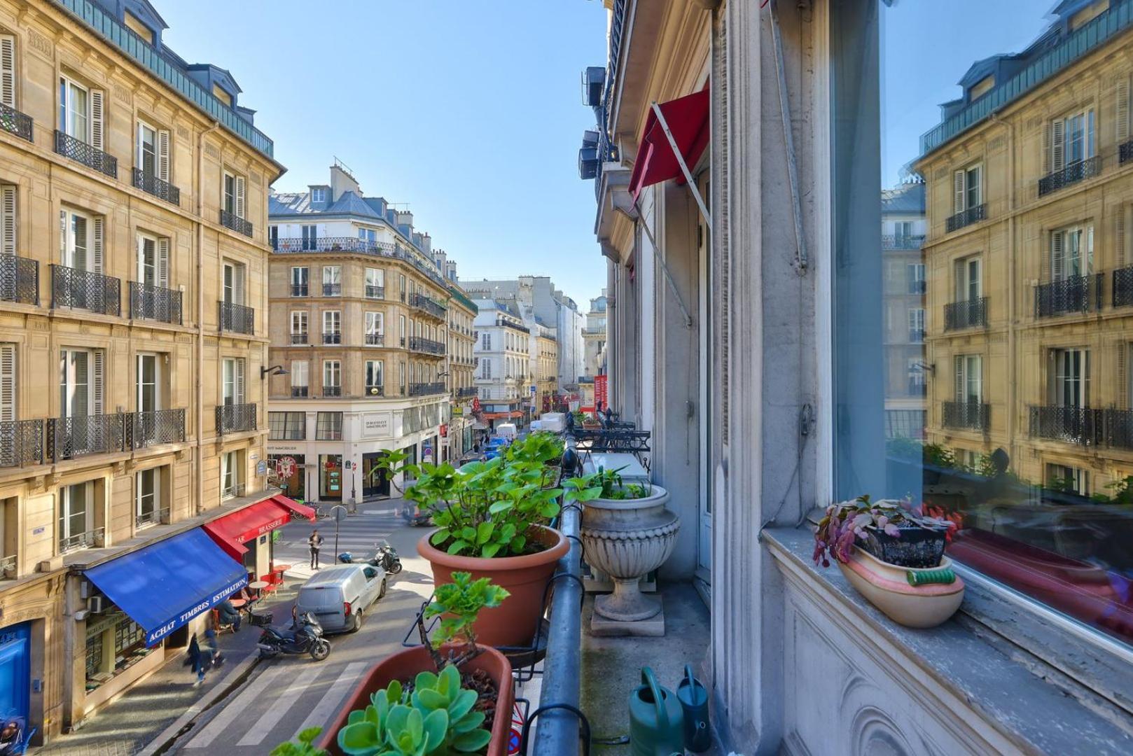 A Prestigious Location In Apartment Paris