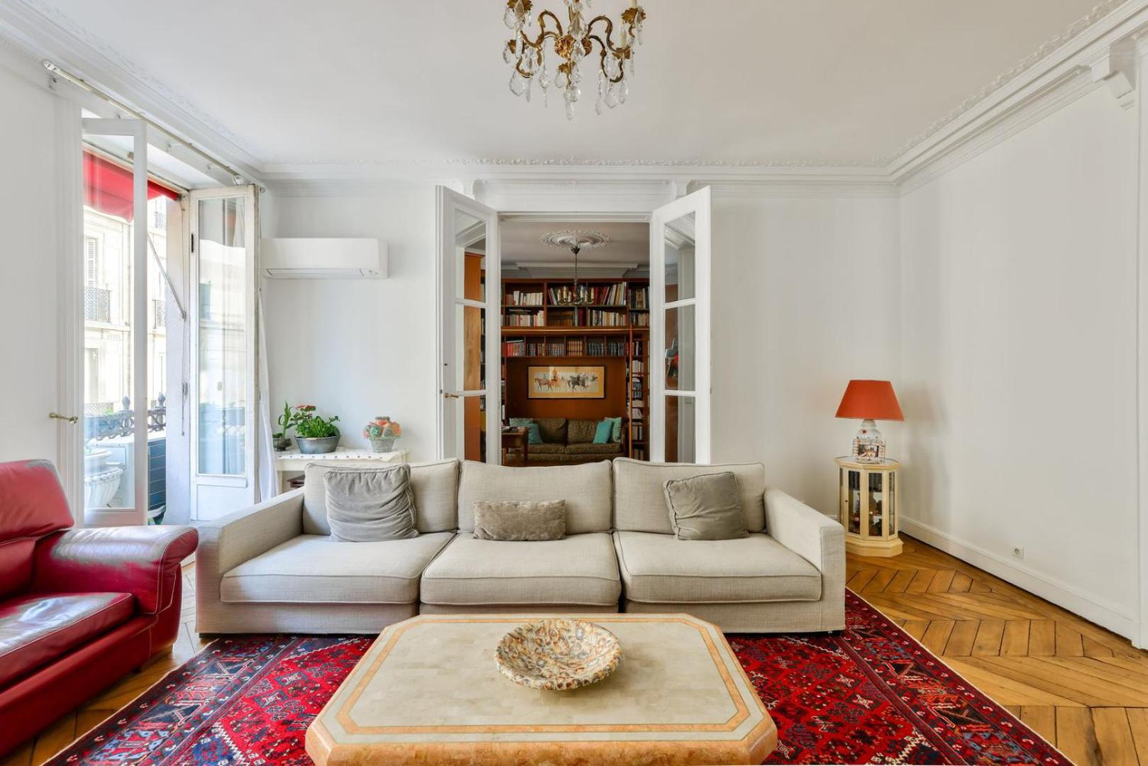 A Prestigious Location In Apartment Paris
