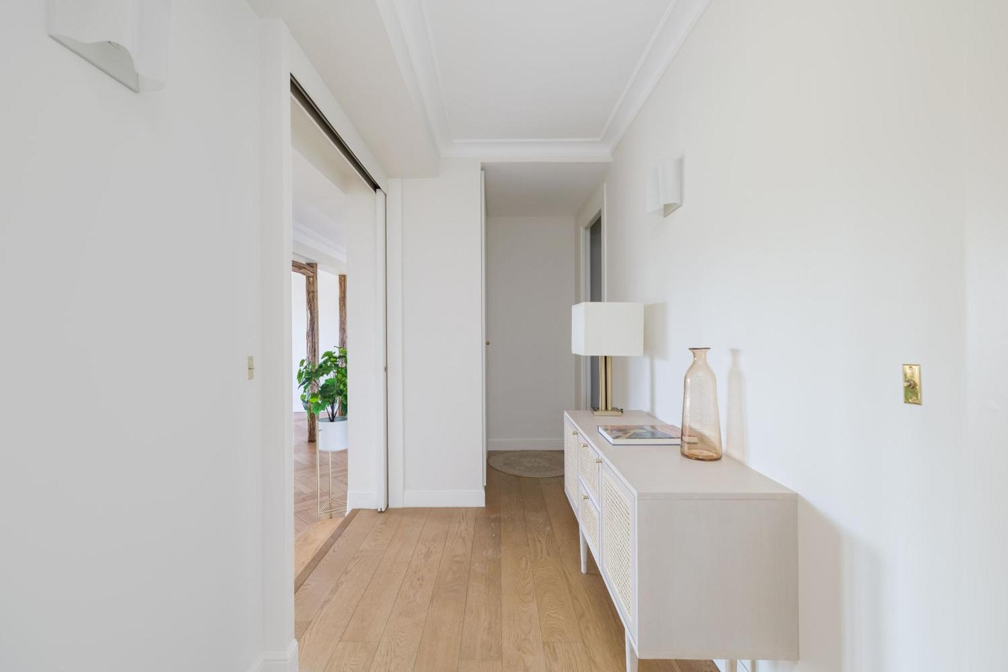 Luxury - Avenue Montaigne Apartment *