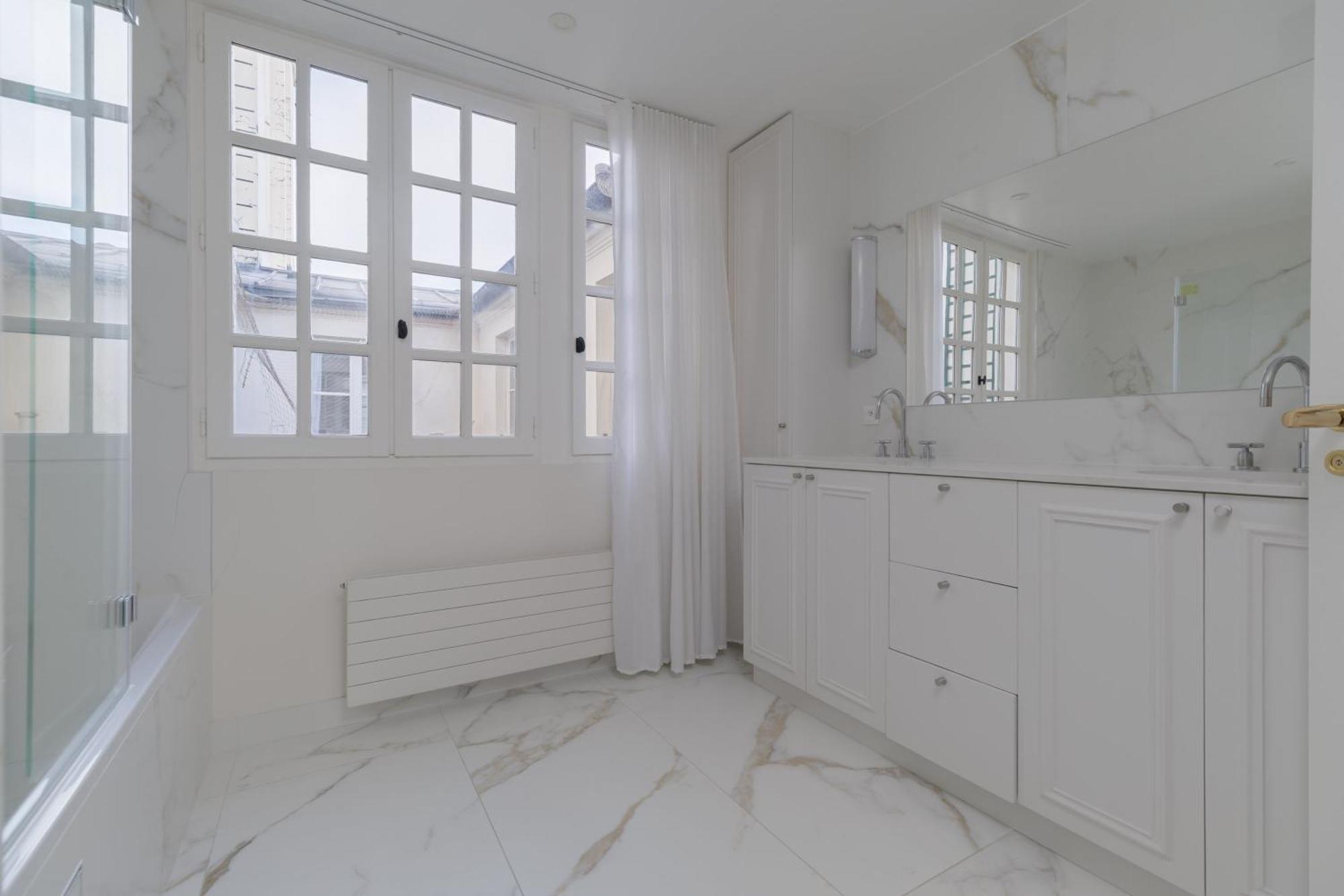 Luxury - Avenue Montaigne *