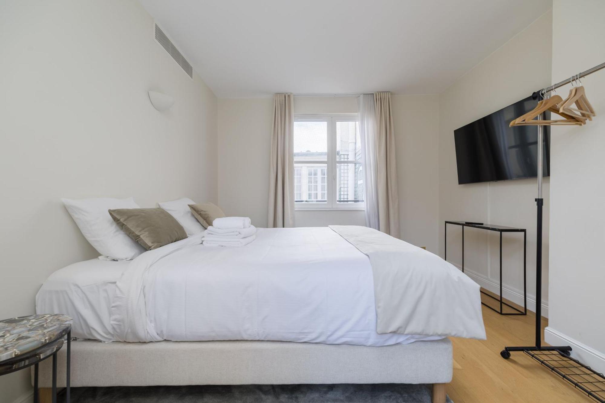Luxury - Avenue Montaigne Apartment *