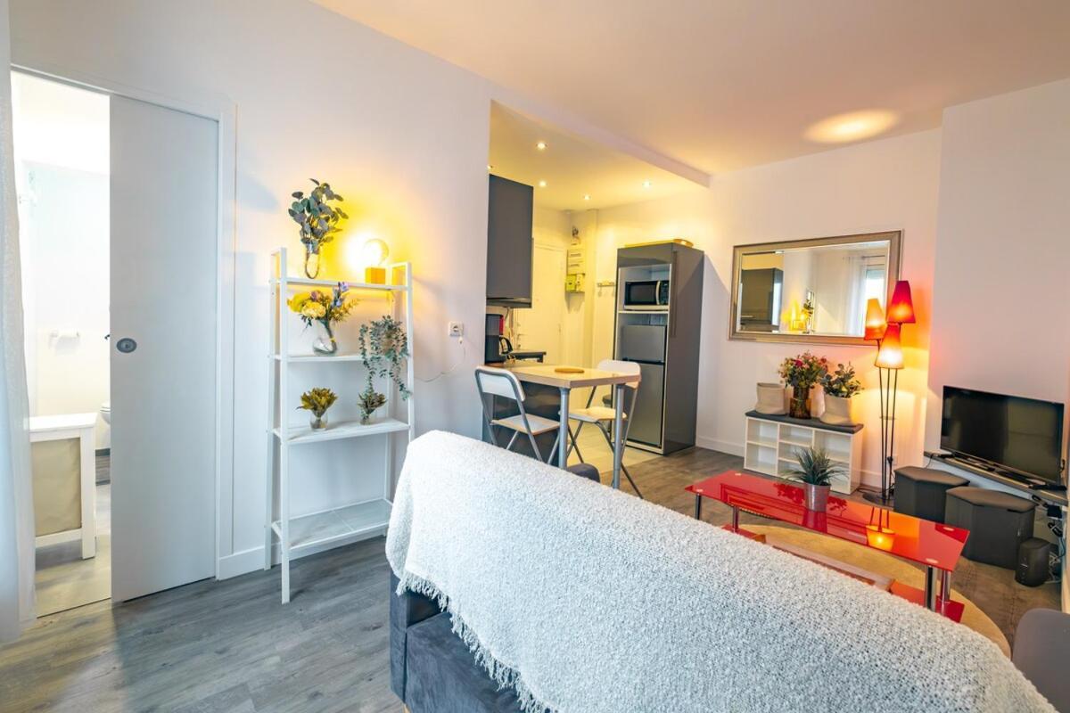 Place Monge 3 Guests Paris