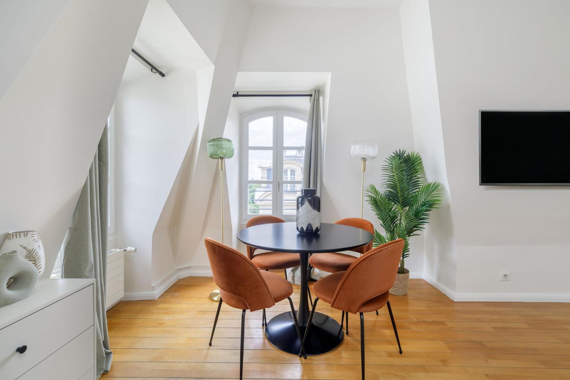 Luxury - Avenue Montaigne Paris