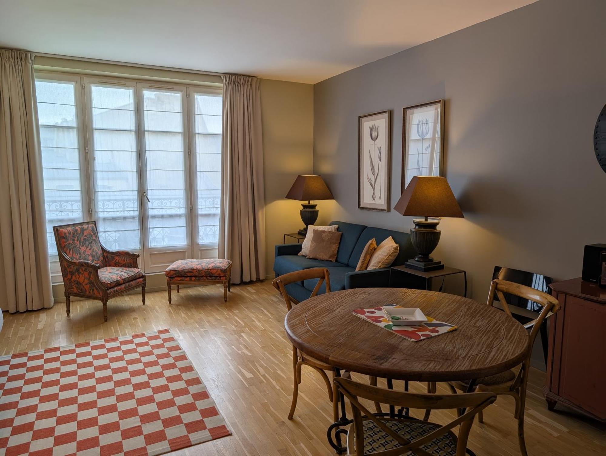 Apartment Caumartin 64 Paris
