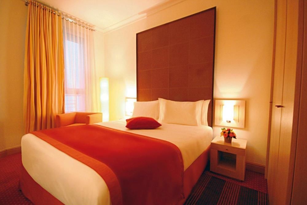 Westside Arc De Triomphe 4*