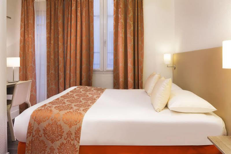 Republique Hotel 2*