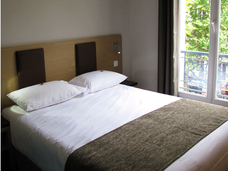 Source 3* Paris