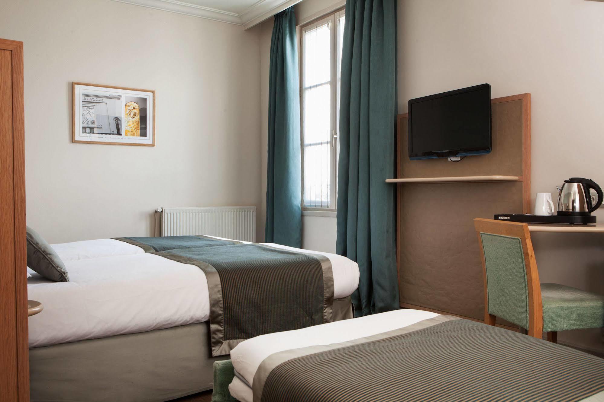 Prelude Opera Hotel 4*