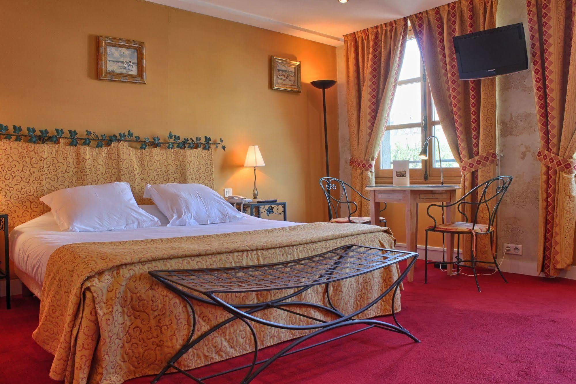 Les Rives De Notre-dame Hotel 4*