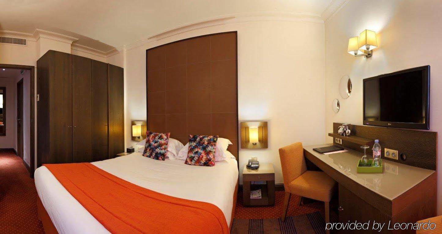 Westside Arc De Triomphe 4*