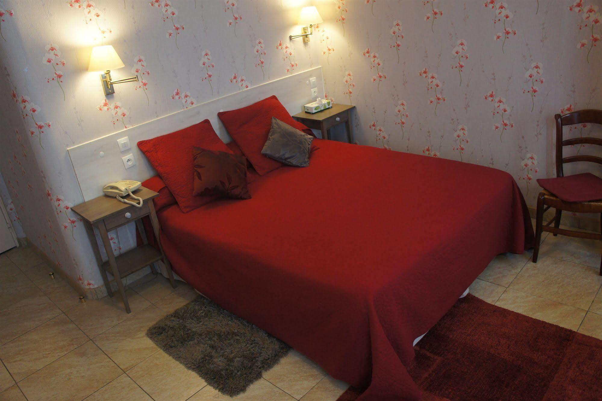 Hotel Les Chansonniers 3*